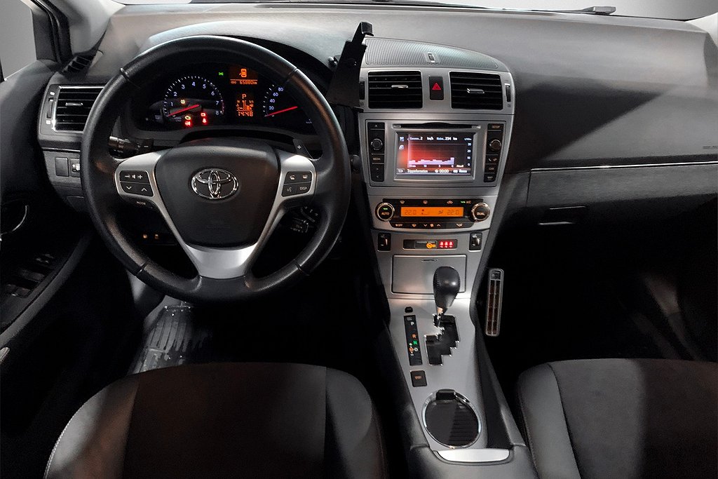 Toyota Avensis 1.8 S Edition 50 |Premium | Låga mil | Drag 2015