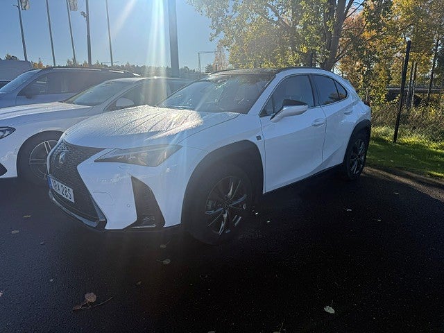 Lexus UX 250h CVT hybrid  F Sport. Adaptiv farthållare, Carplay