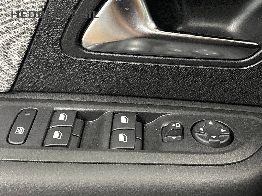 Citroën C4-X SHINE 1.2 PureTech 130HK AUT thumbnail