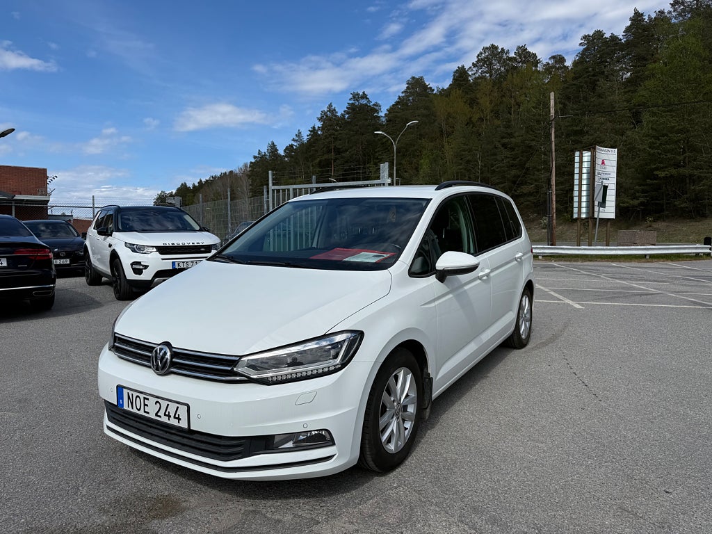 Volkswagen Touran 1.6 TDI 120hk 7-sits Nyservad Drag Kamera D-Värmare 