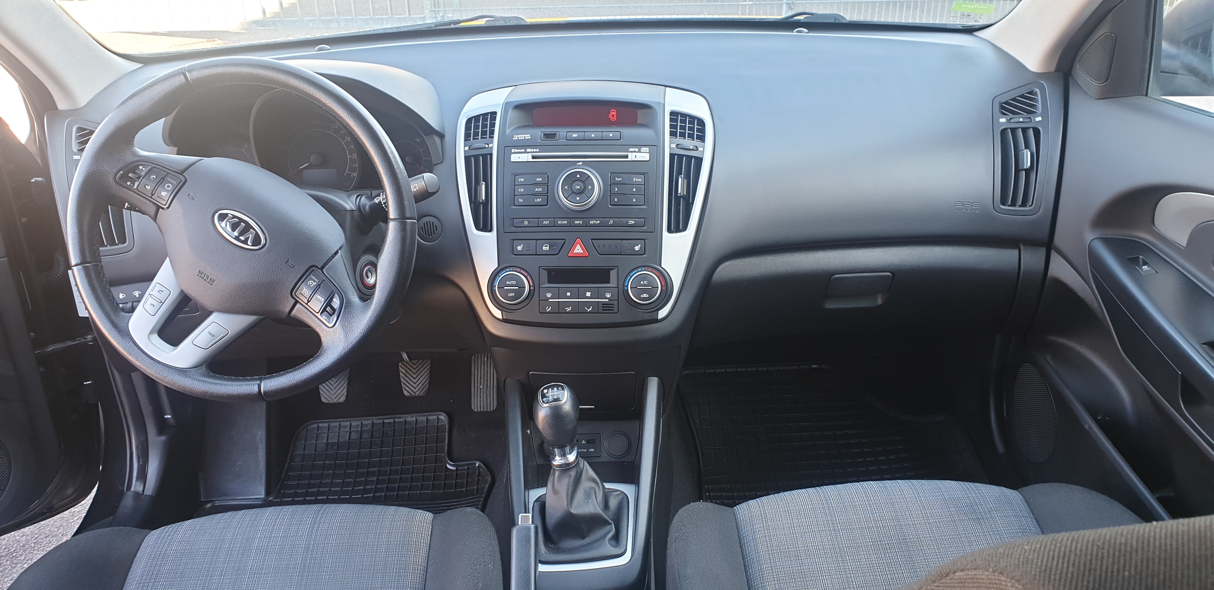 Kia Ceed 2012, photo 7/35