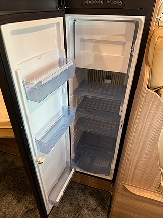 Husbil-halvintegrerad Rapido Van 56 130HK Automat 9 av 19