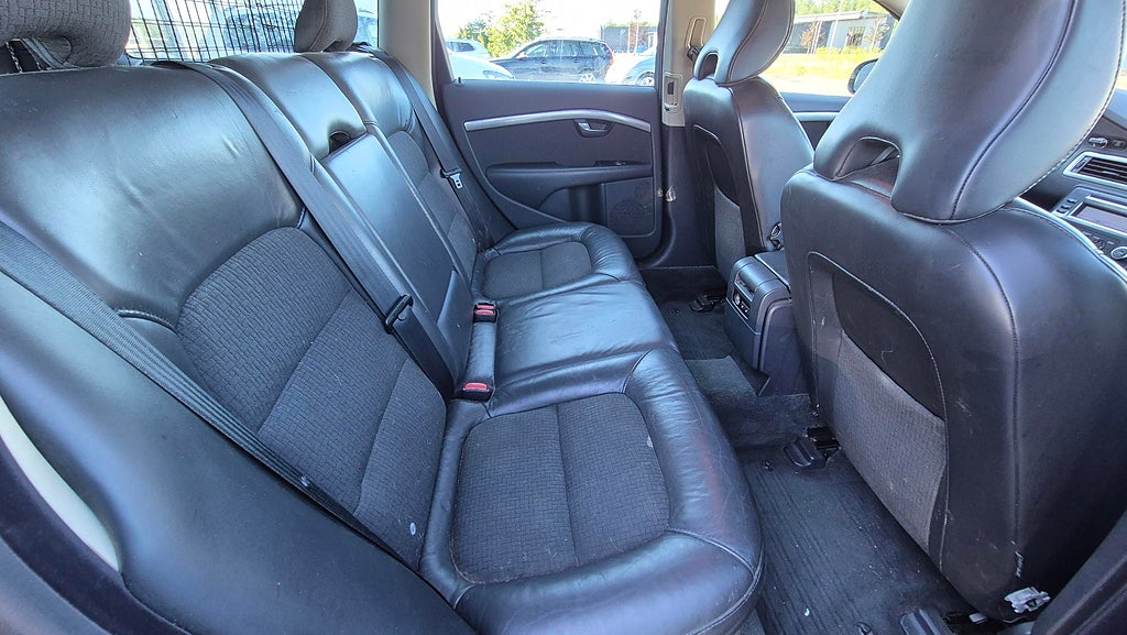 VOLVO V70 2.0 ETHANOL 146CH MOMENTUM