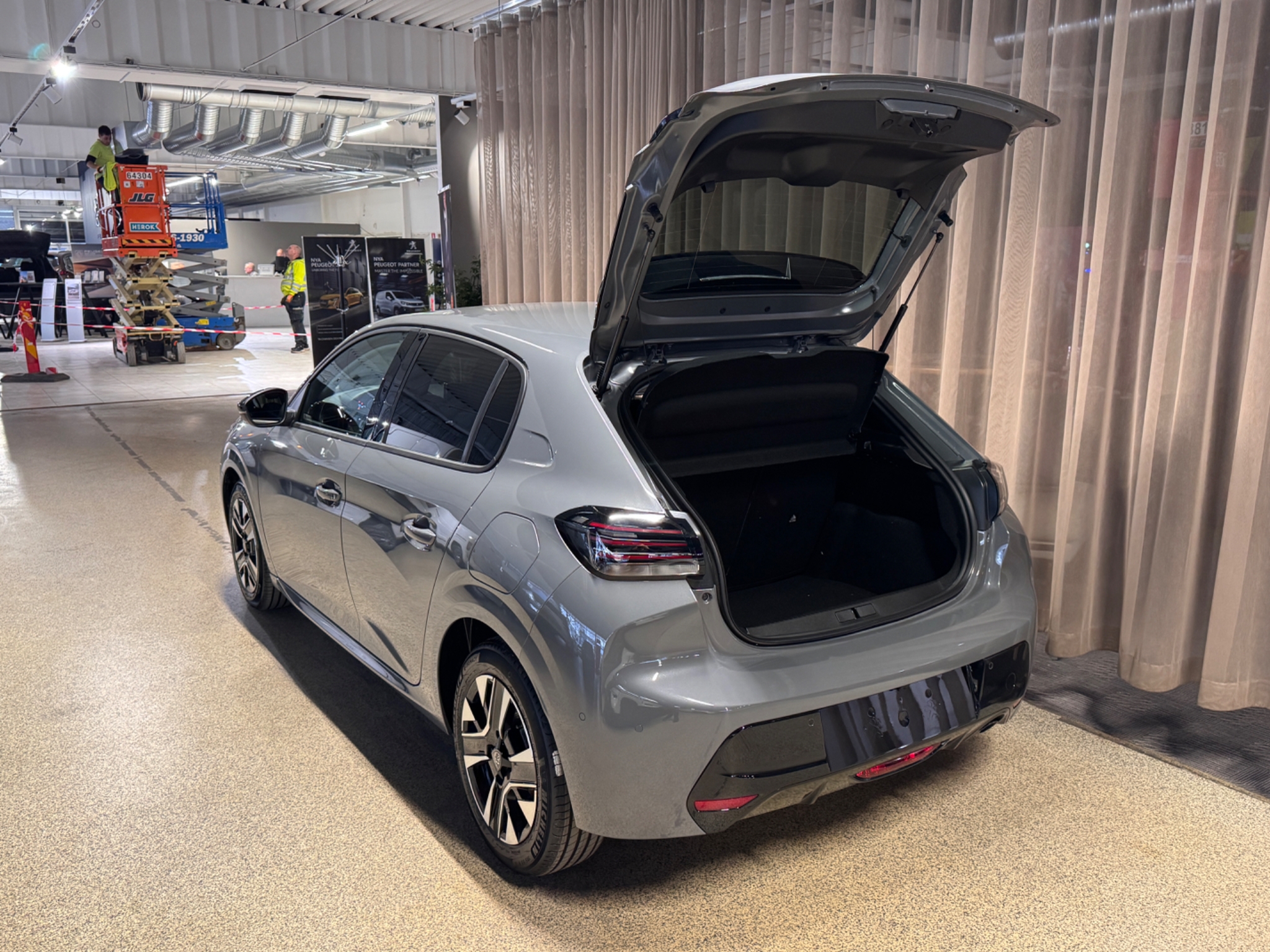 Peugeot 208 1.2 EDITION PLUS PT 2024, bild 5/39