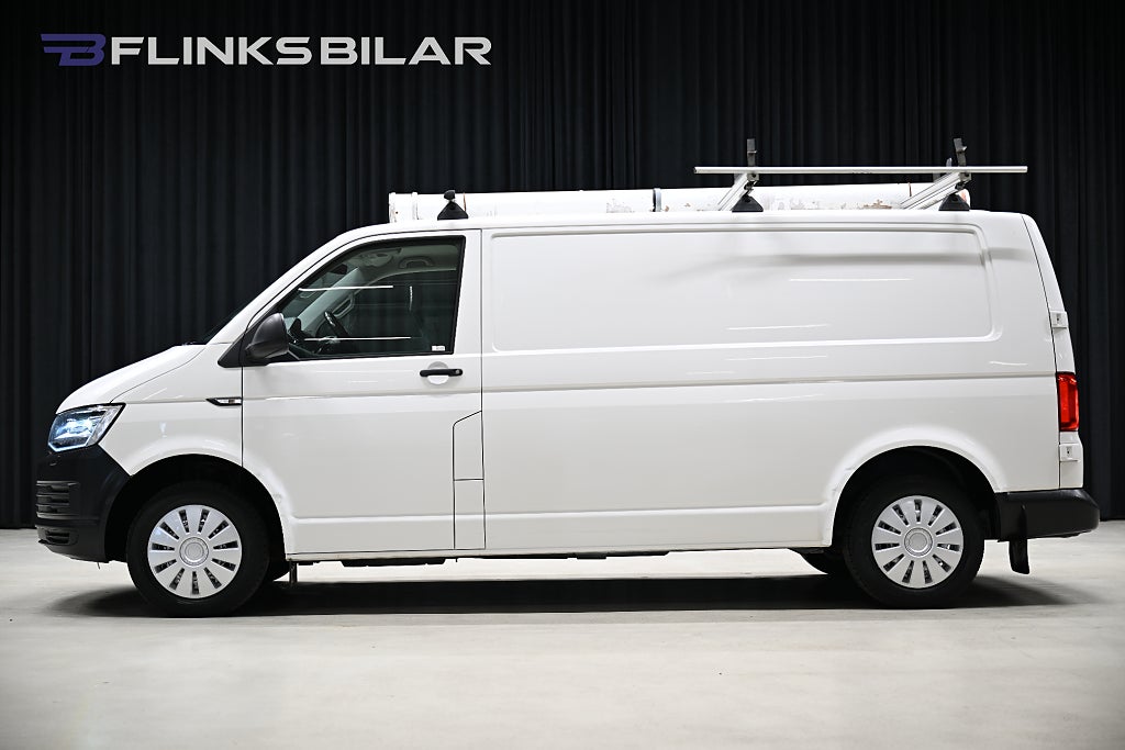 Volkswagen Transporter 2.0 TDI 102HK L2 Lång|Drag|Dieselvärmare|LED|EnÄgare