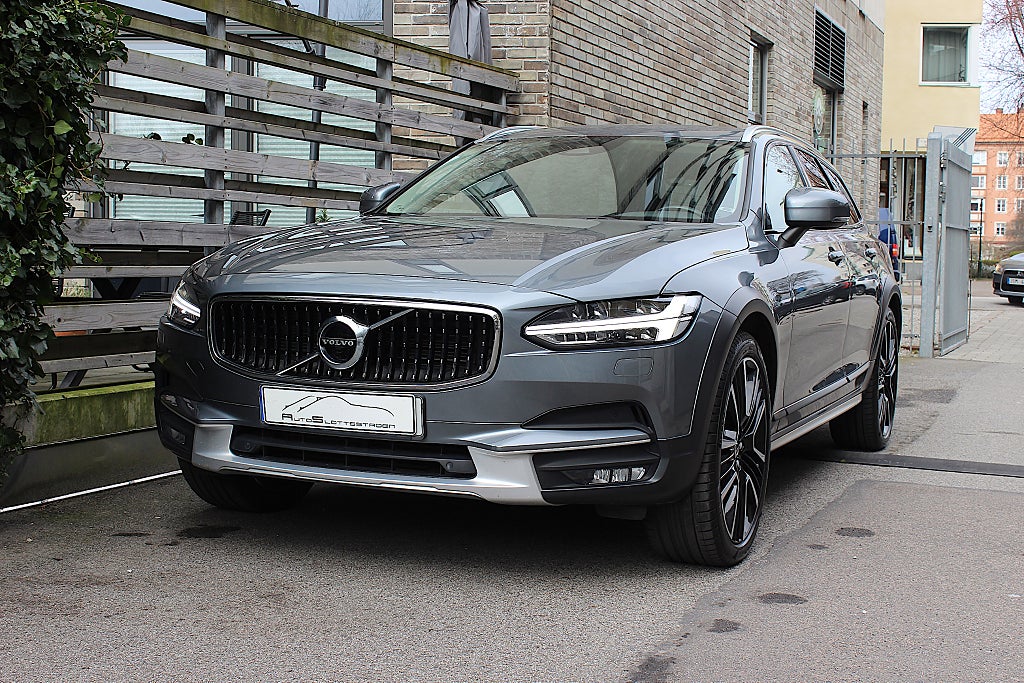 Volvo V90 Cross Country D4 AWD / 21" / Läder / Momentum /Eu6