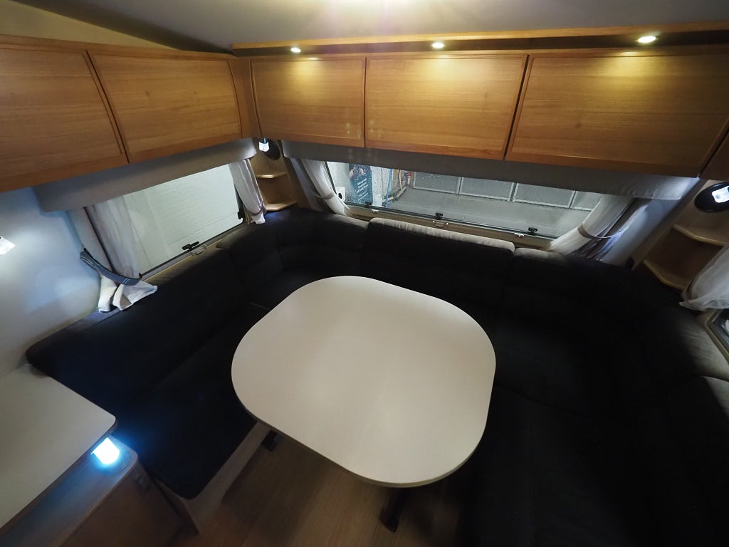 Polar 620 CTX Svit AC Vintervagn Dinette Franskbädd ALDE