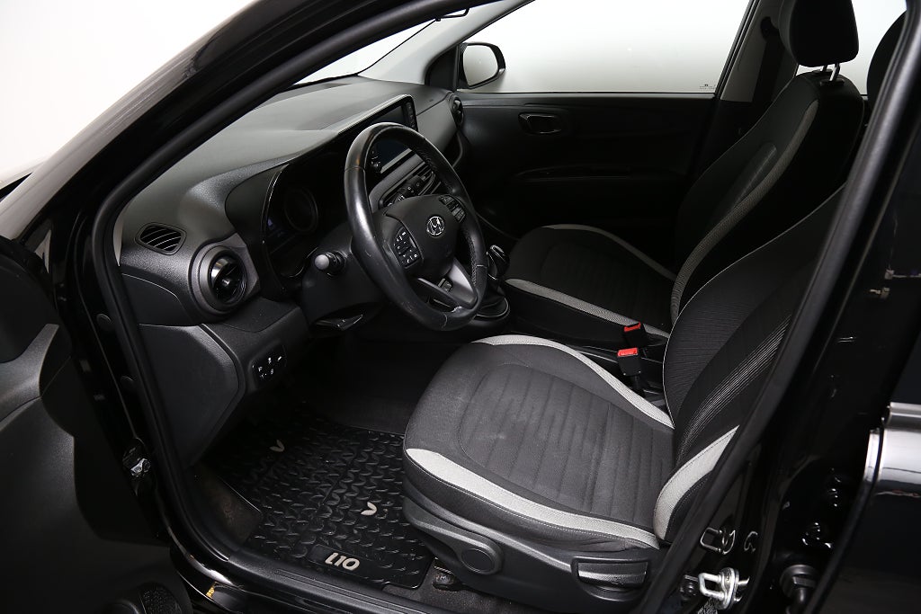 Hyundai i10 1,0 blue 67hk Essential Automat CarPlay Motorvärmare 2021