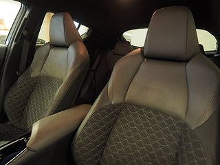 SUV Toyota C-HR 14 av 19