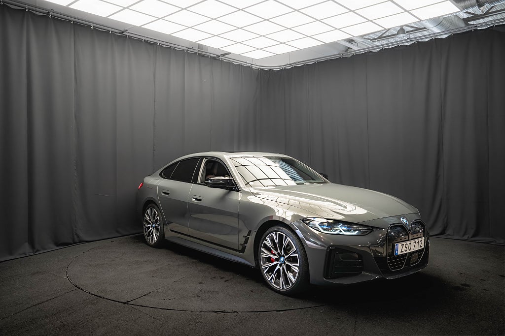 BMW i4 M50 xDrive SUPERCHARGED PANO 20' LASER KOLFIBER MOMS