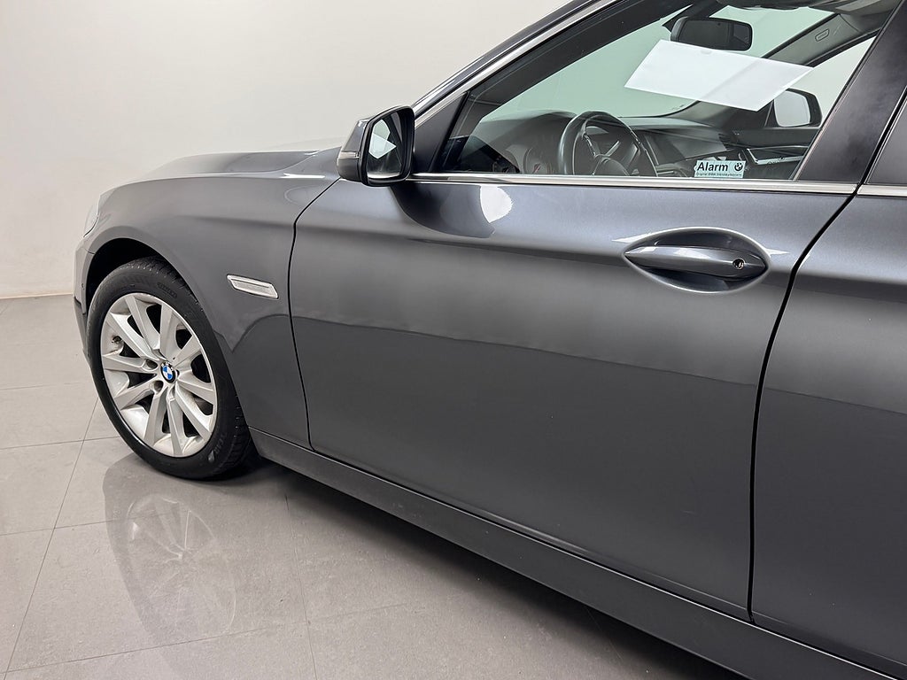 BMW 520 D xDrive Touring Läder Drag Rattvärme PDC Svensksåld bild 12