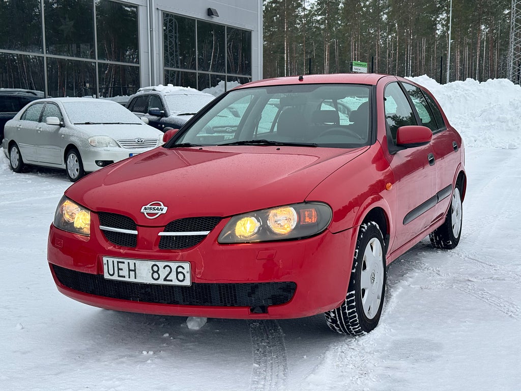 Nissan Almera 5-dörrar 1.8 Besiktad Låga mil 