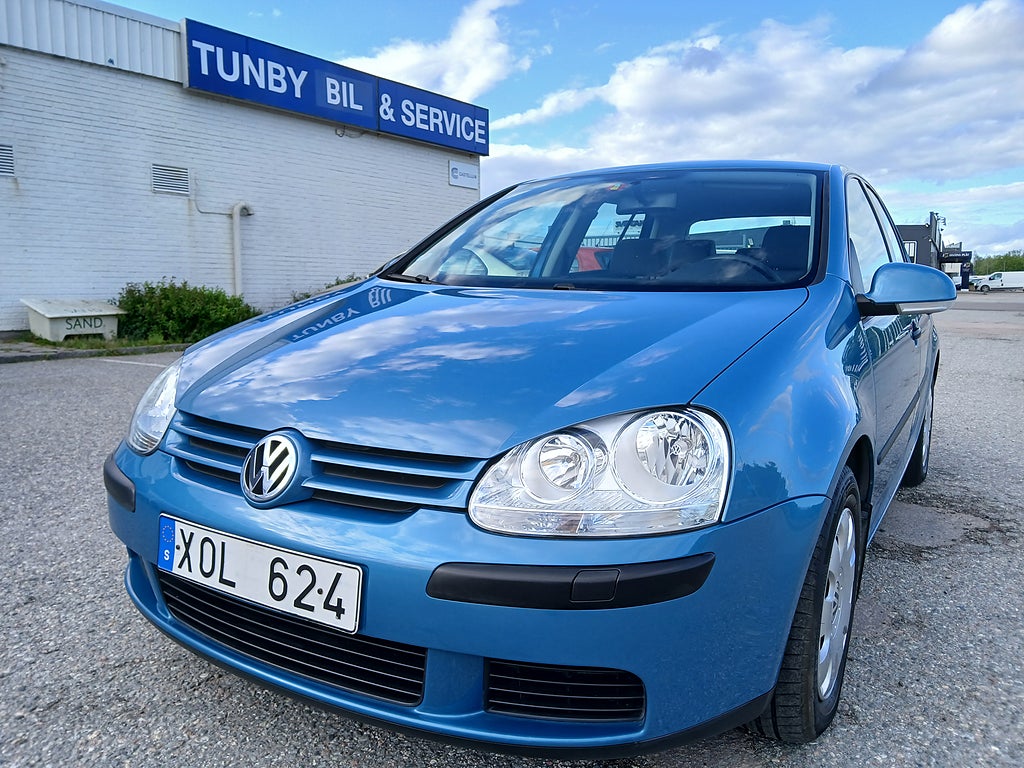 Volkswagen Golf 1.6 Trendline 102 Hk/Låg Mil/Nykamrem/Nybesk
