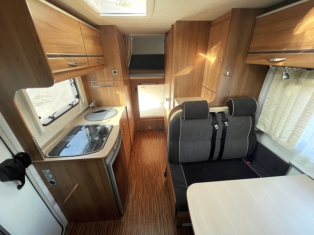 Bürstner Nexxo Family A645 våningssäng 6 åkande 3500 kg