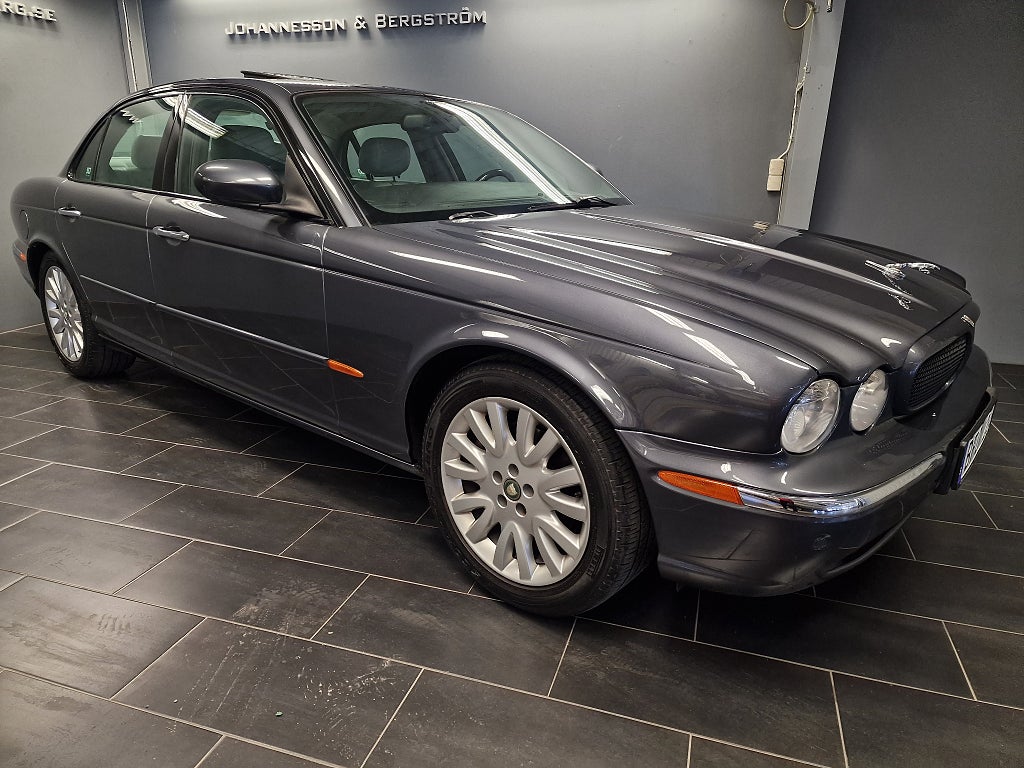 Jaguar XJ 4.2 V8 300hk Sport X350 / Glastaklucka / Navi