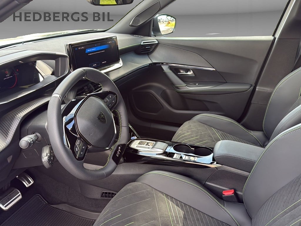 Peugeot 2008 Hybrid 145HK GT thumbnail