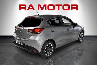 Halvkombi Mazda 2 3 av 20
