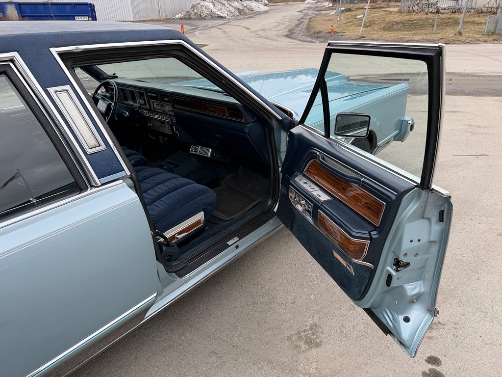 Lincoln Continental Mark VI Sedan 5.0 V8 EFI 0kr insats 848kr/mån