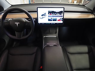 SUV Tesla Model Y 14 av 19