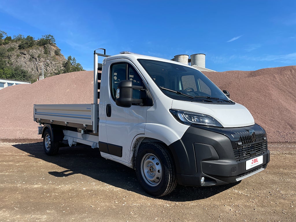 Bild på Peugeot Boxer Flak L370 BlueHDi 140hk 
