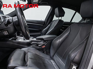 Sedan BMW 330e 10 av 24