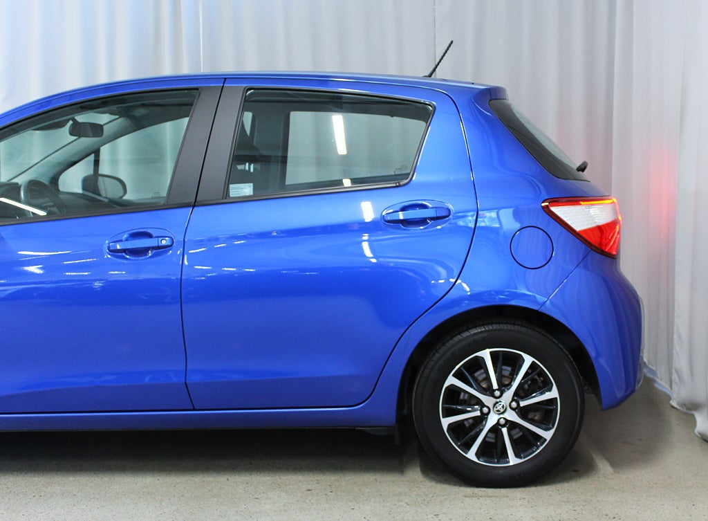 Toyota Yaris Hybrid e-CVT Touch & Go Edition, S&V-hjul, B-Kamera