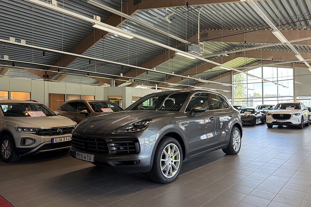 Porsche Cayenne E-Hybrid TipTronic S / Sportavgas / 14-vägs stol / Drag