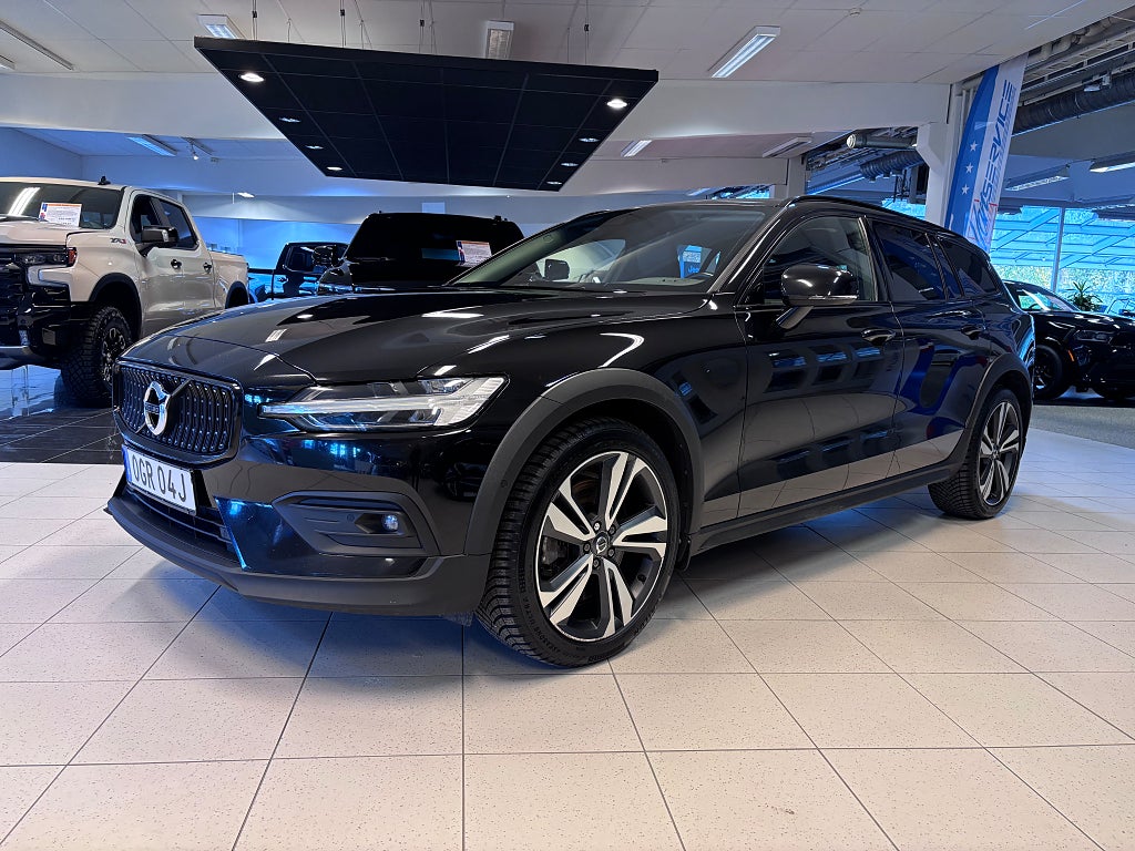 Volvo V60 Cross Country B4 AWD Automat Läder Dragkrok VOC Vinterhjul 