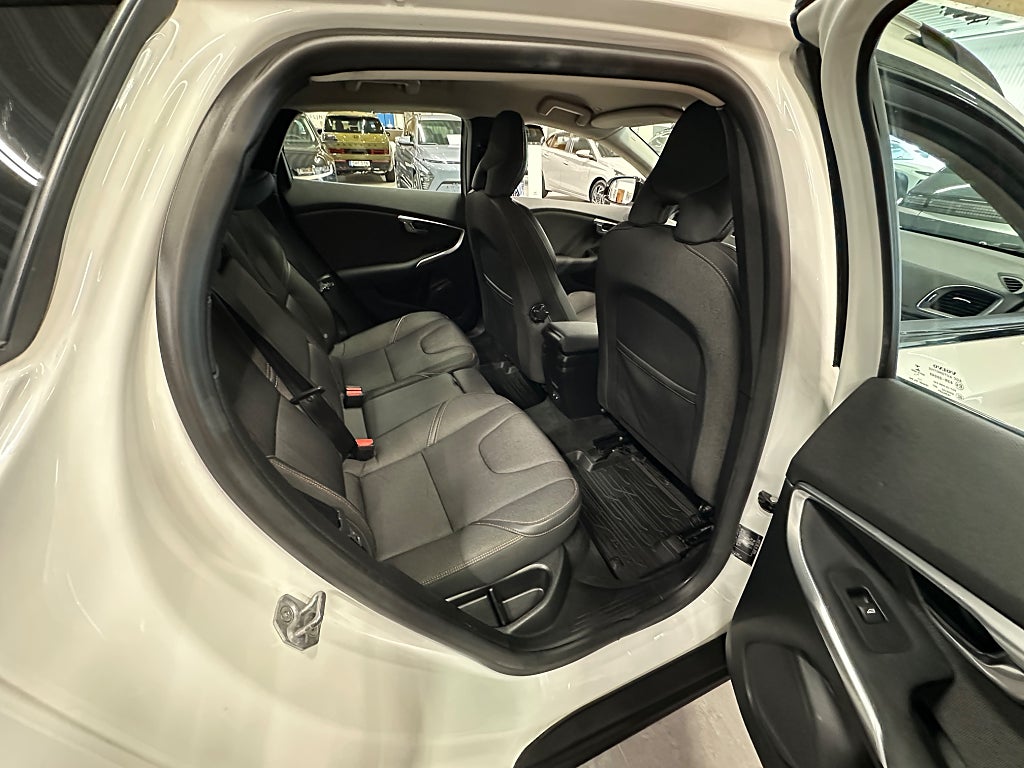 Volvo V40 Cross Country D2 Momentum Vinterhjul thumbnail