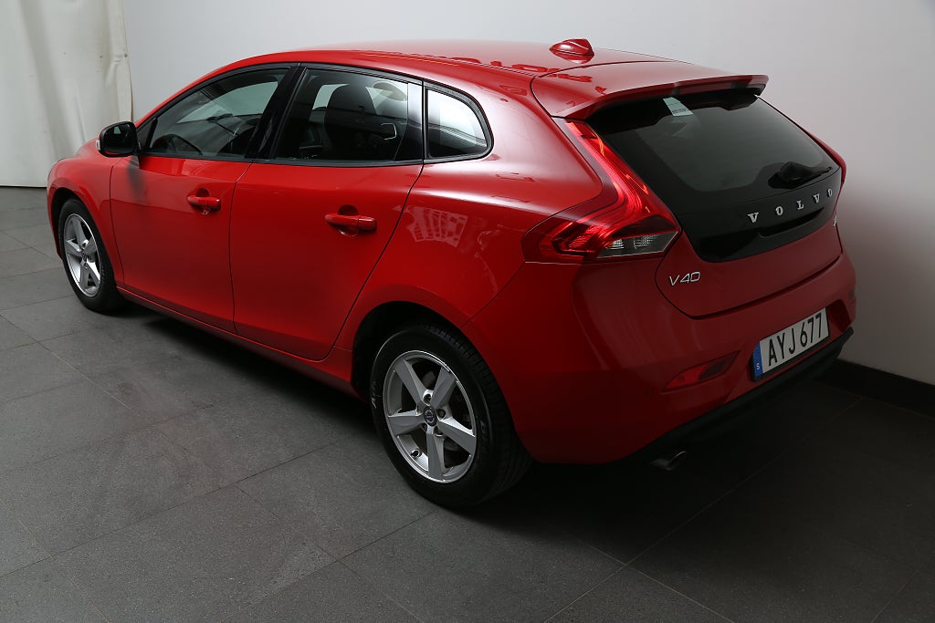 Volvo V40 D3 150hk Kinetic Nybesiktad P-sensorer Värmare 2014