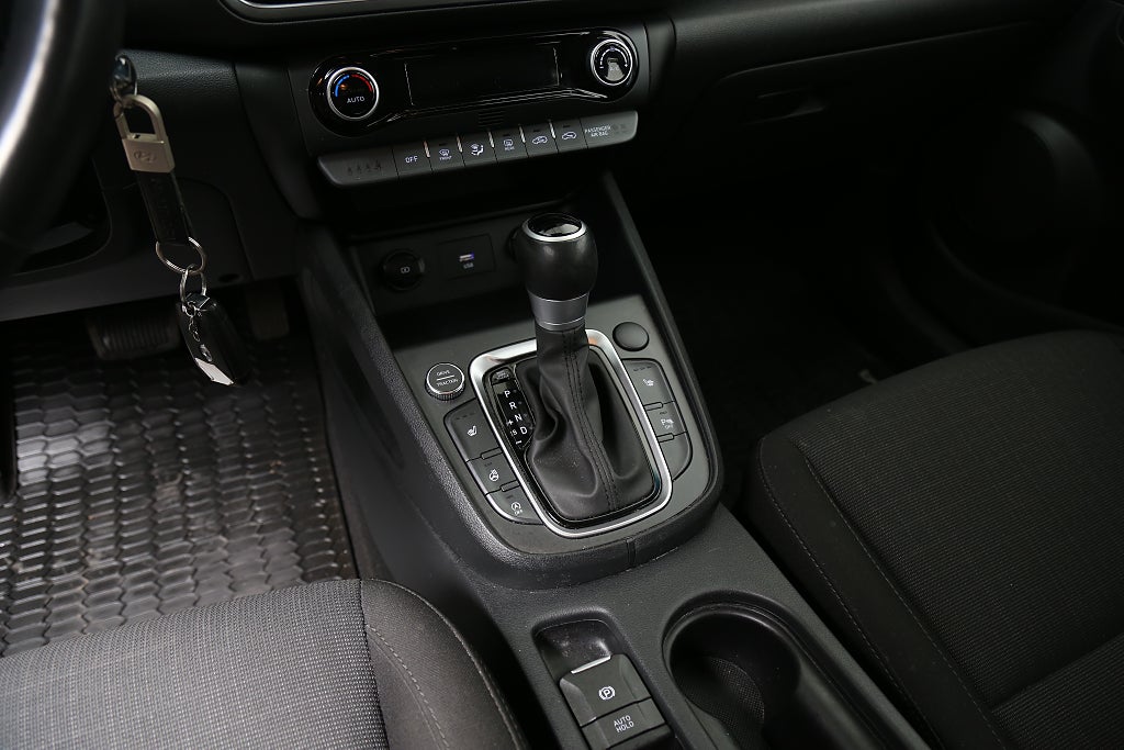 Hyundai Kona 1,0 T-GDI 120hk Essential Aut Kamera Carplay Drag 2023