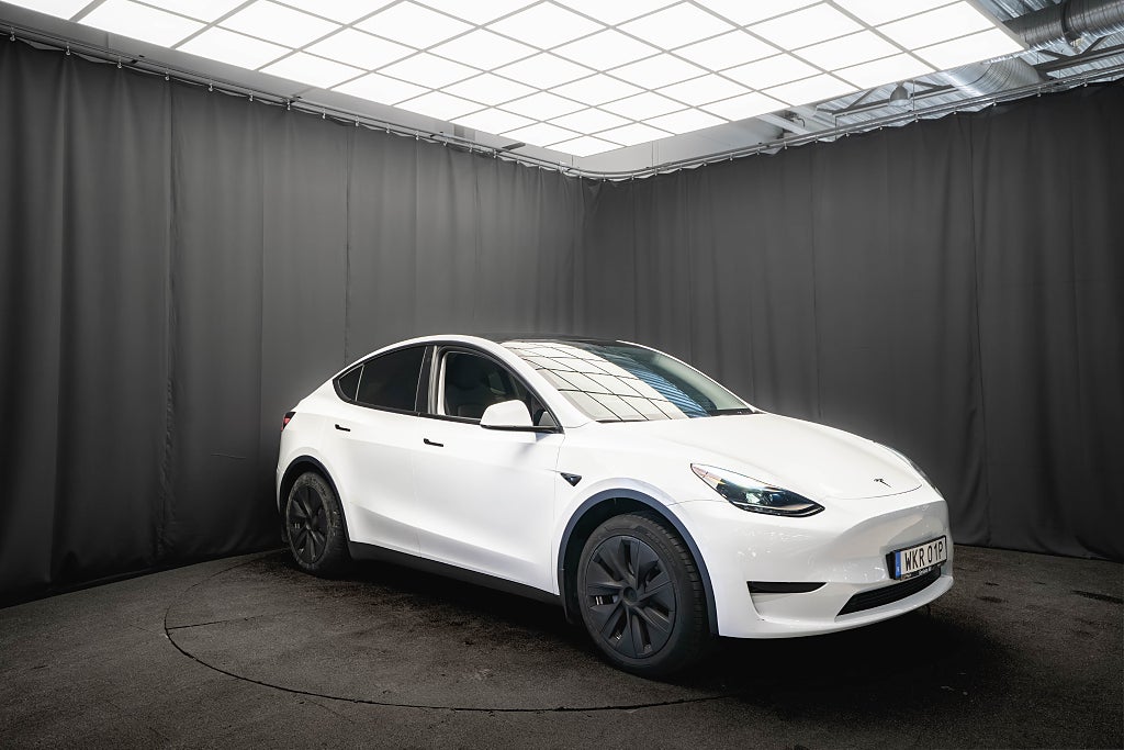 Tesla Model Y Standard Range RWD PANO LÄDER KAMERA 1-ÄGARE MOMS