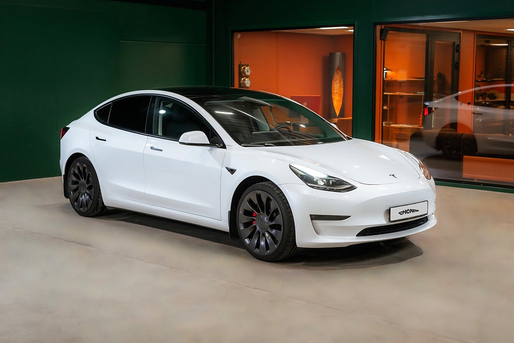 Tesla Model 3 Performance AWD / Facelift / Sv-såld / NYTT BATTERI