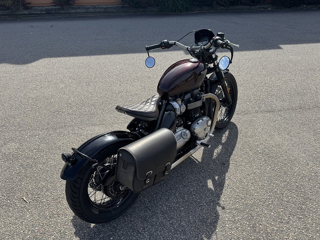 Triumph Bonneville Bobber 2017 - miniatyr 4
