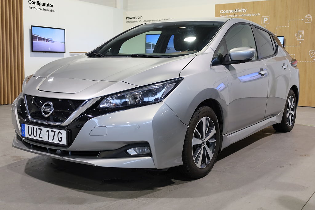 Nissan Leaf 40 kWh N-Connecta 360° I Navi I Motorvärmare