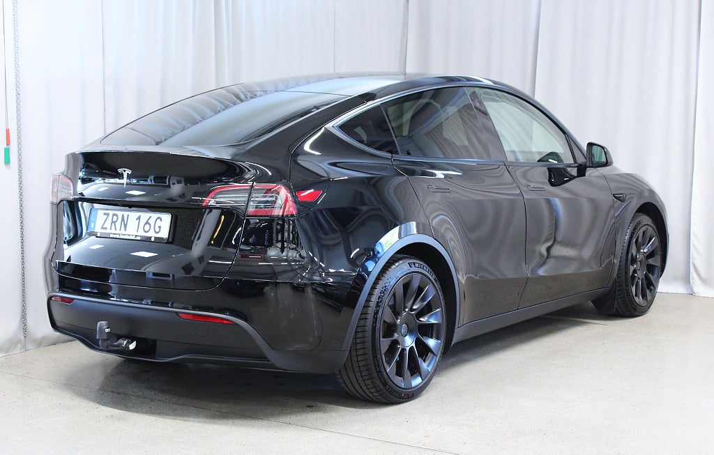 Tesla Model Y Standard Range RWD 299HK, Drag, Värmepump, 3,99% Ränta