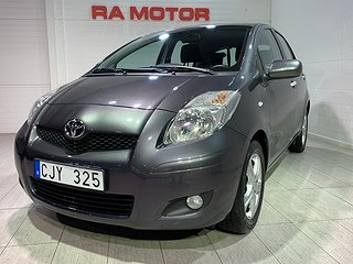 Halvkombi Toyota Yaris 3 av 19