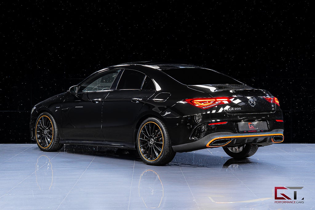 Mercedes-Benz CLA 200 AMG Line Orange Edition Pano Nightpackage P-Värmare 19"