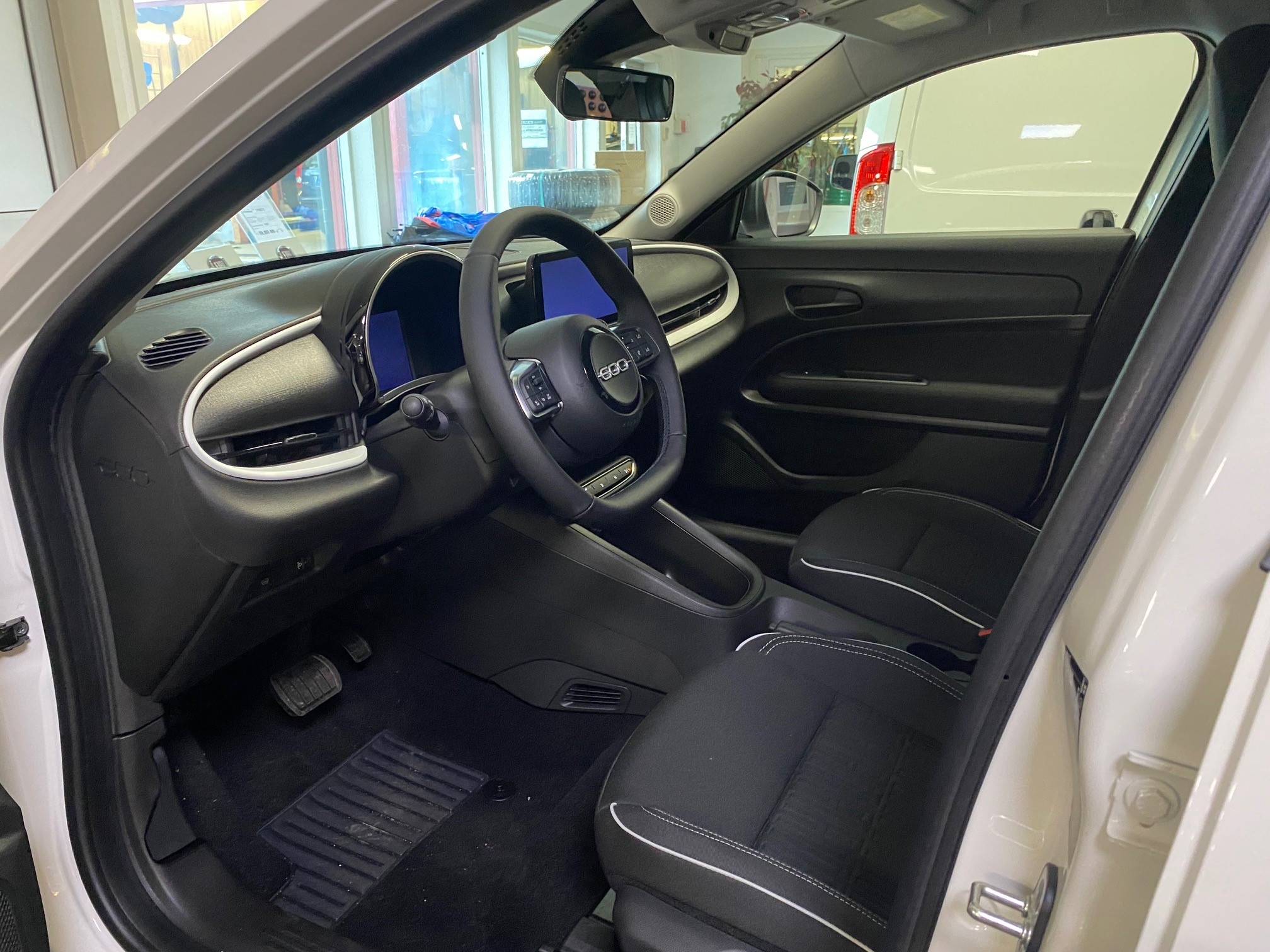 Fiat 600 1,2 Hybrid Pop Automat 2023, bild 5/35