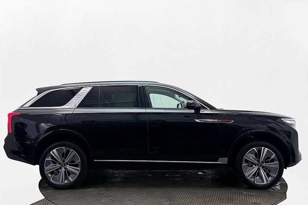 Hongqi E-HS9 Exclusive 99 kWh AWD 6-sits Pano Nav Kamera Läder MOMS 551hk