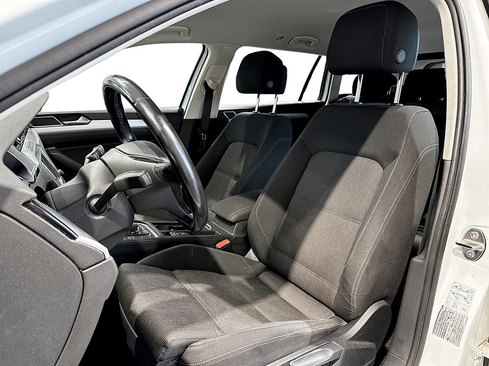 Bild på Volkswagen Passat Base Sportscombi 1.4 TSI 150hk BACKKAMERA