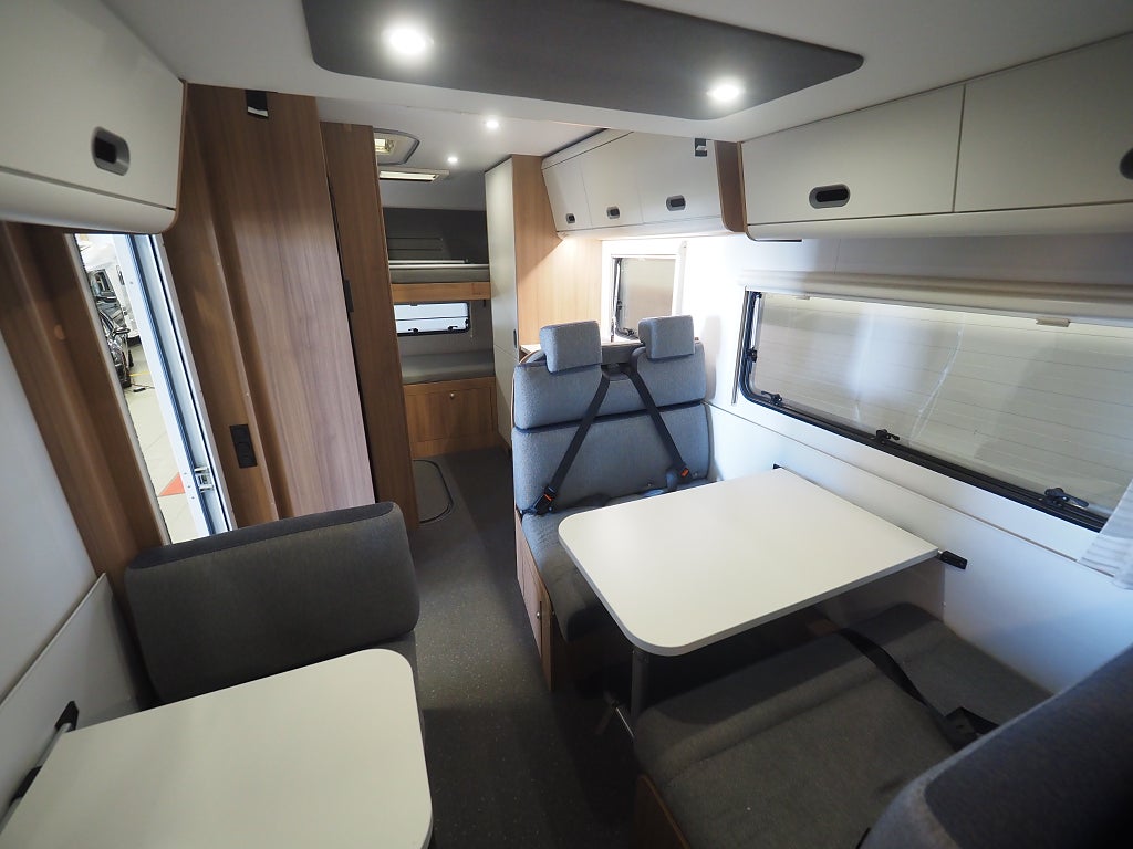 Sun Living S 70 DK AC I 6 bälten I 6 bäddar I 3500kg I B-kort 2018