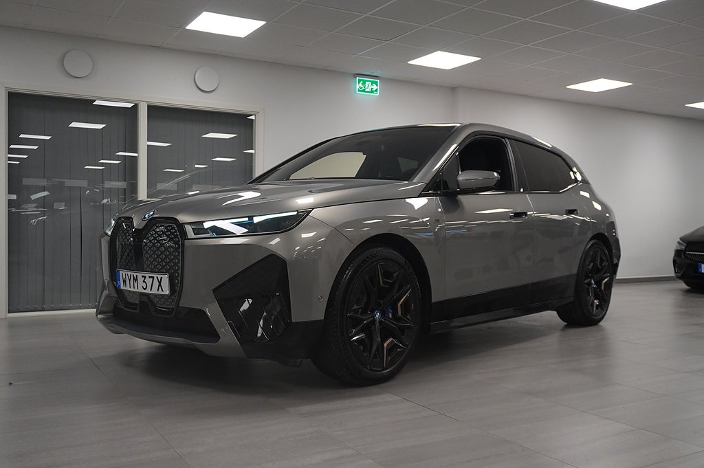 BMW iX M60 3,95% ränta Pano B W DAP Massage Drag 22