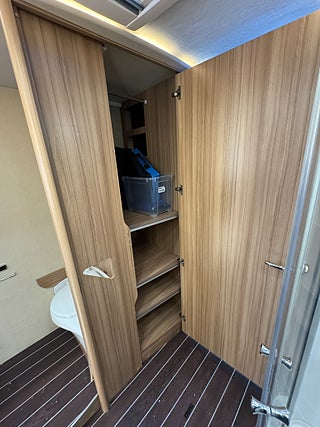 Husbil-integrerad Knaus Sun i 900 LX 177HK AUT Queensbed & exklusivt badrum! 15 av 28