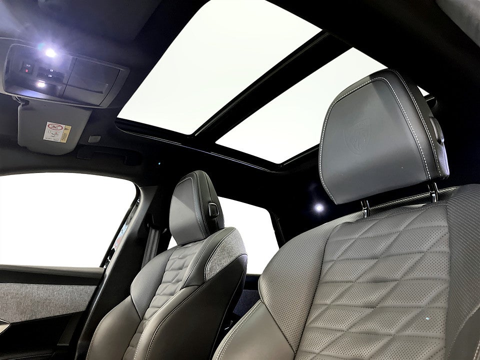 Bild på Peugeot E-3008 GT Ultimate 85kWh 214hk Aut - PANO, FOCAL
