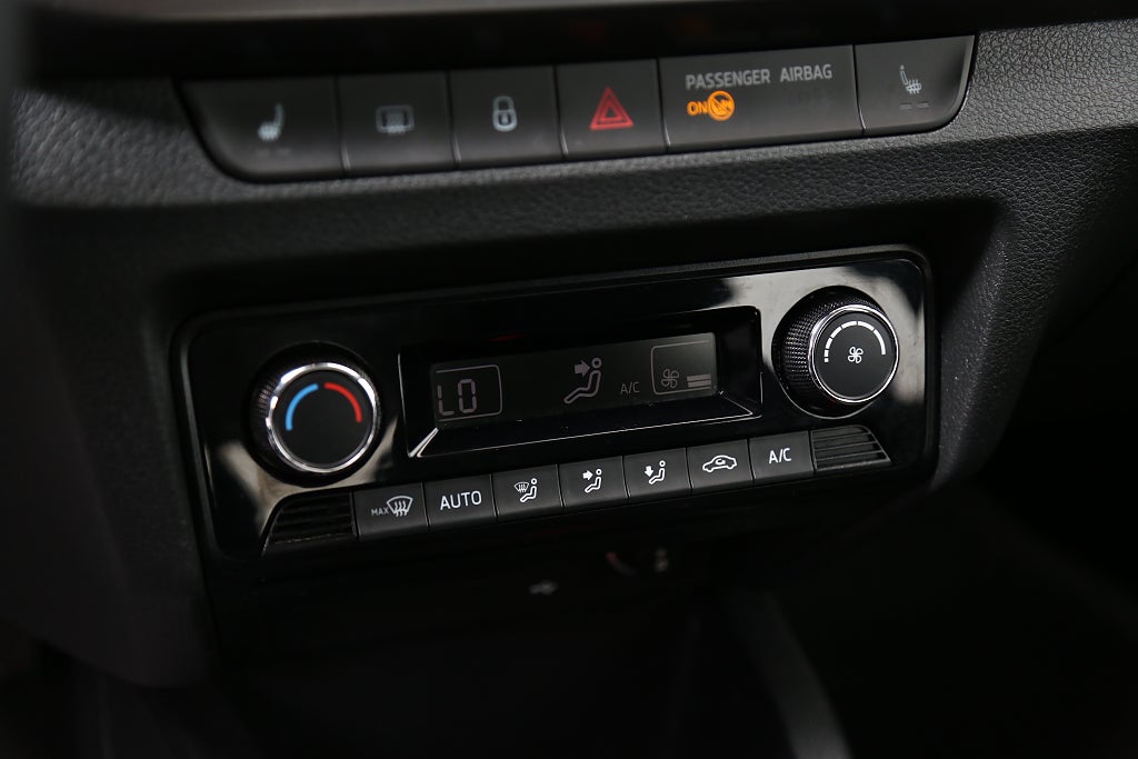 Skoda Fabia 1,0 TSI 95hk Style 5D Komfortpaket Colorconcept 2021