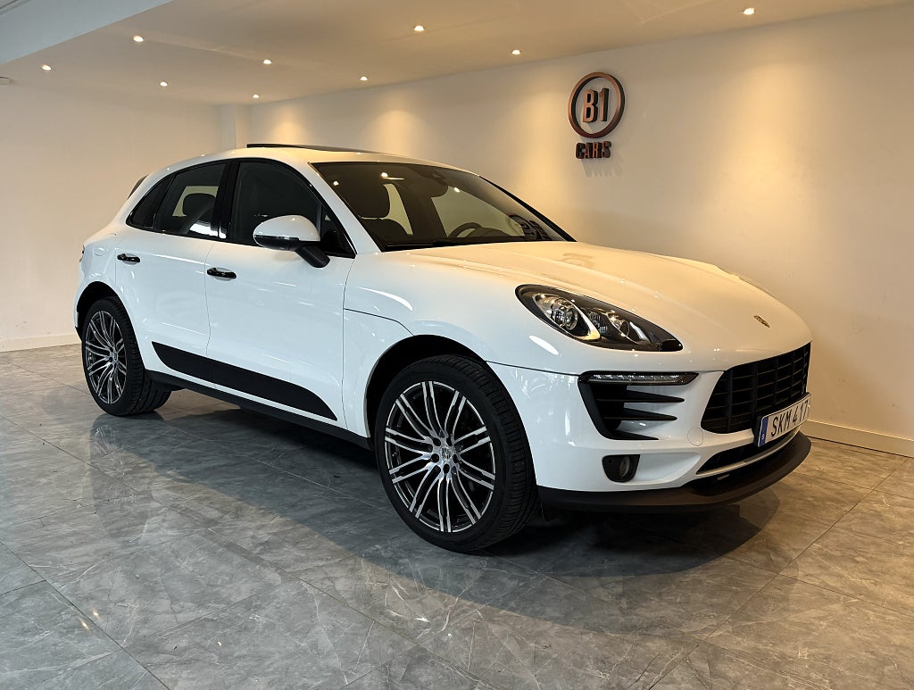 Porsche Macan PDK BASE 252HK PANO SKINN VÄRMARE FULLSERVAD 21" 1-ÄGAR