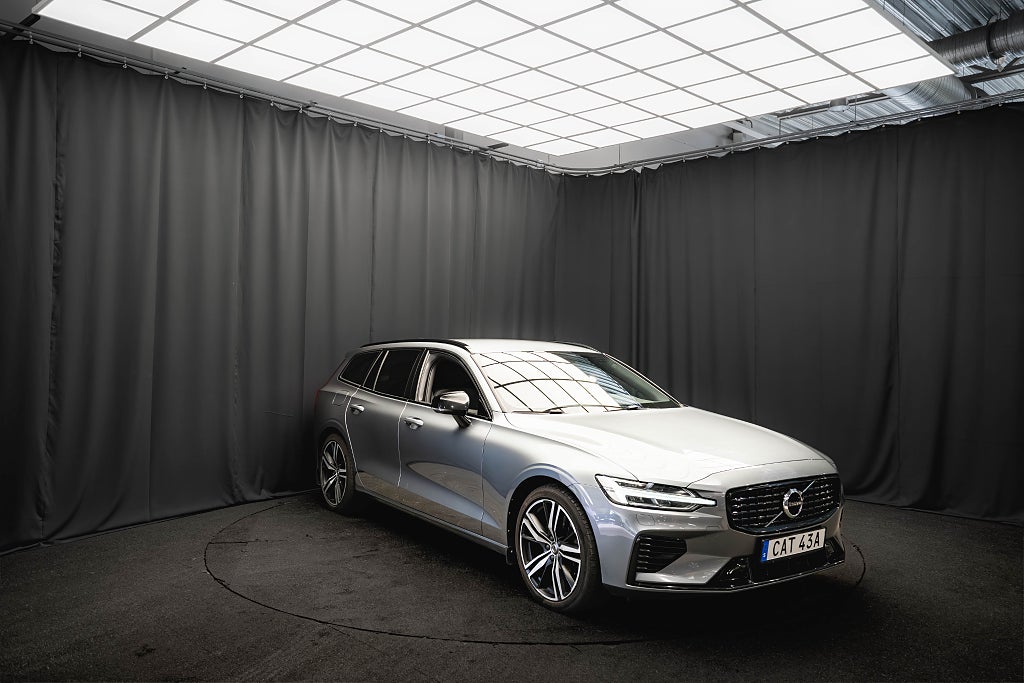 Volvo V60 Recharge T6 AWD R-Design DRAG H/K KAMERA ELSTOL MOMS