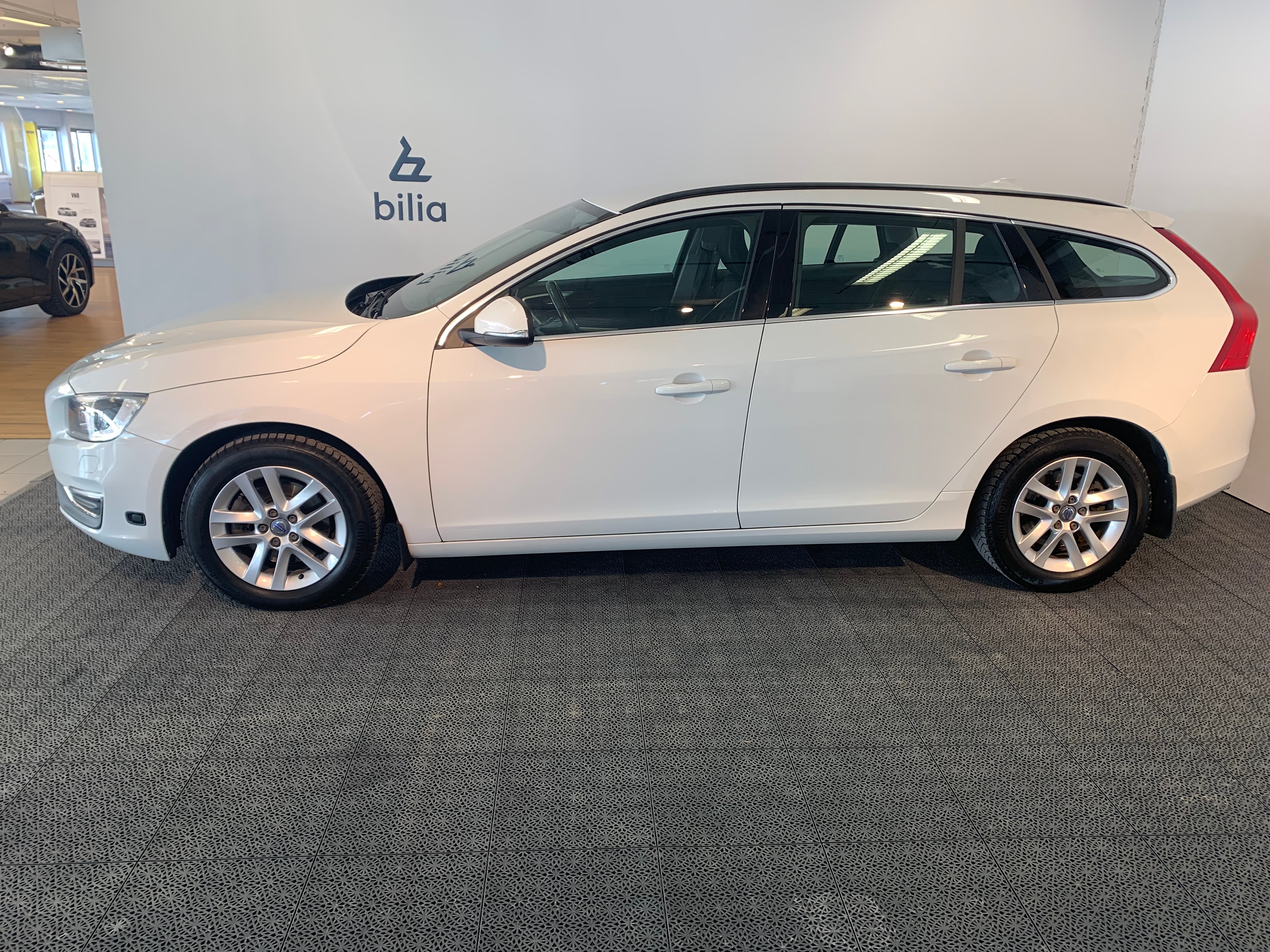 Volvo V60 D4 Momentum Business E, bild 2/17