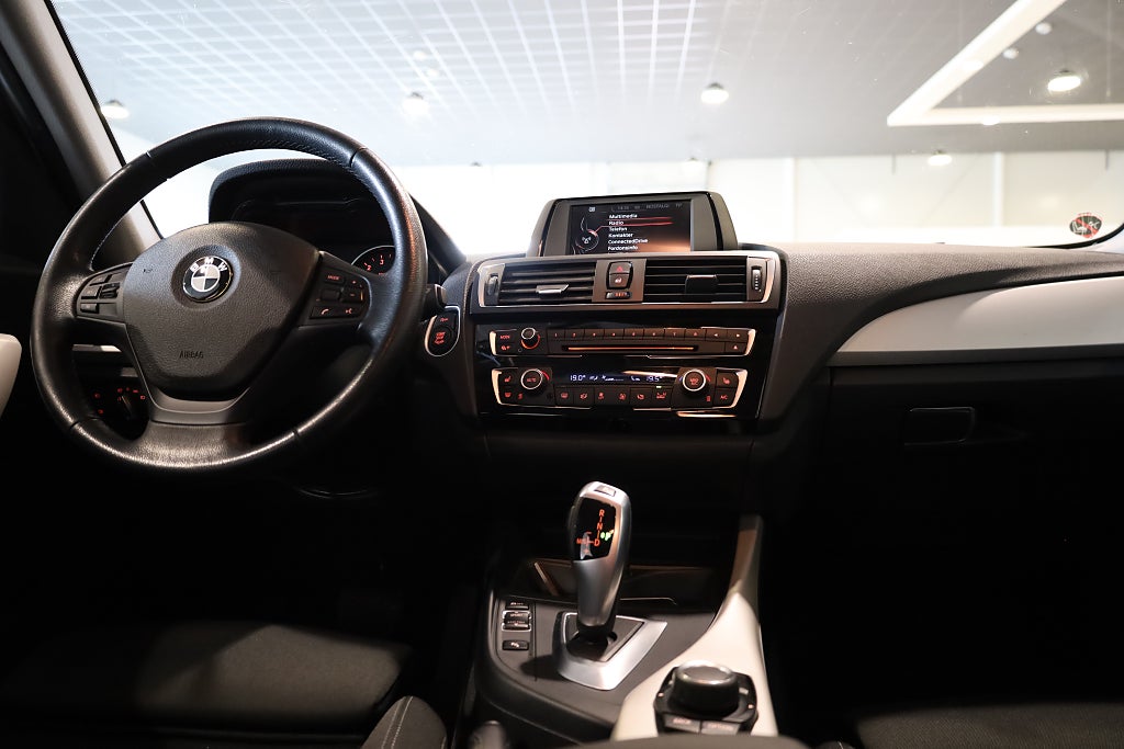 BMW 118I Steptronic Advantage PDC Connected Blåtand 2017
